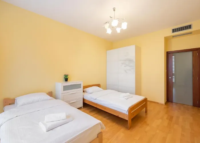 Wilanow Violet Apartment